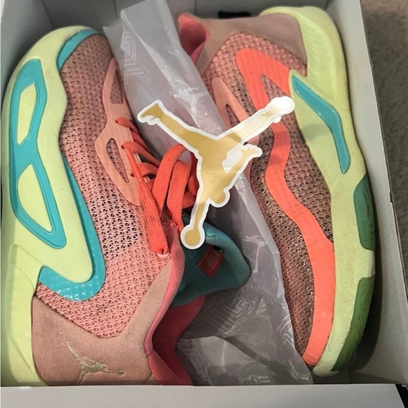 Jayson Tatum - Picture 1 of 3